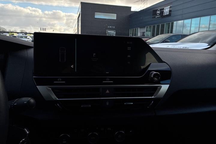 Blå Citroën ë-C4 fra 2022