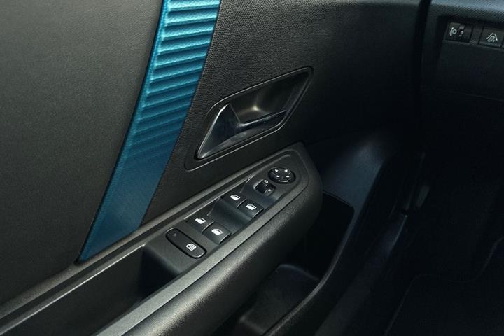 Blå Citroën ë-C4 fra 2022