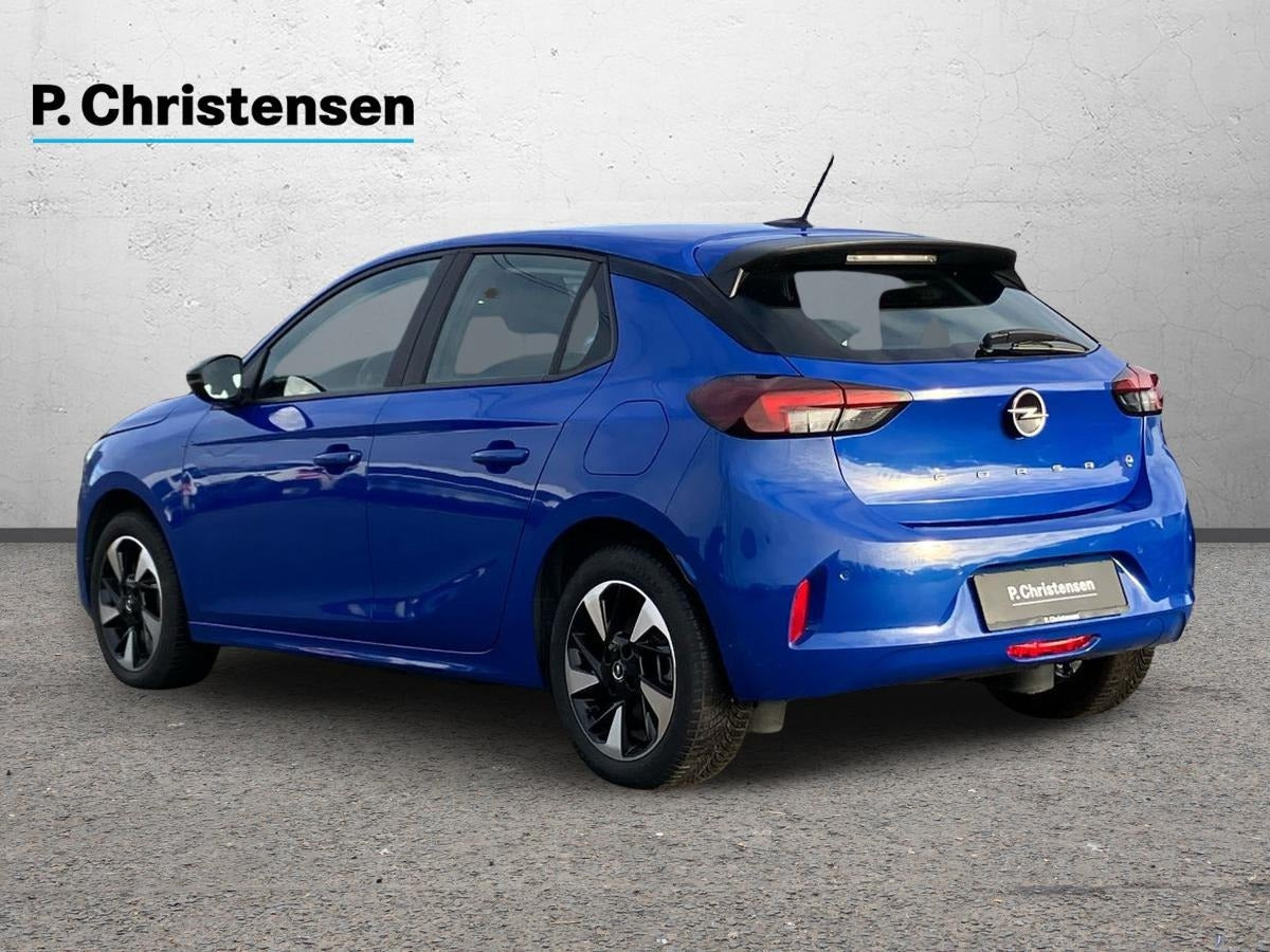 Blå Opel Corsa-e fra 2024