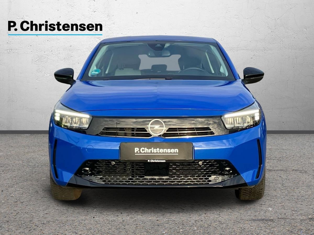 Blå Opel Corsa-e fra 2024