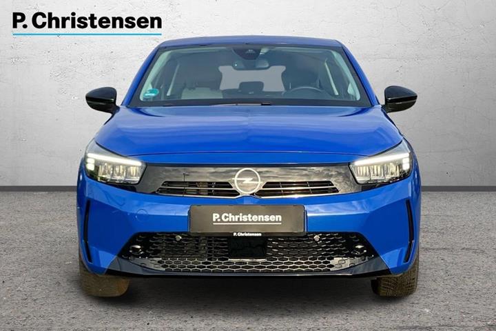 Blå Opel Corsa-e fra 2024