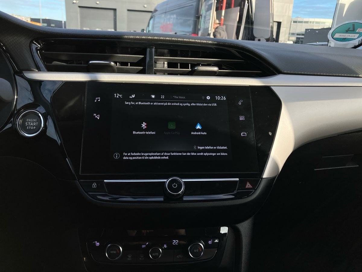 Blå Opel Corsa-e fra 2024