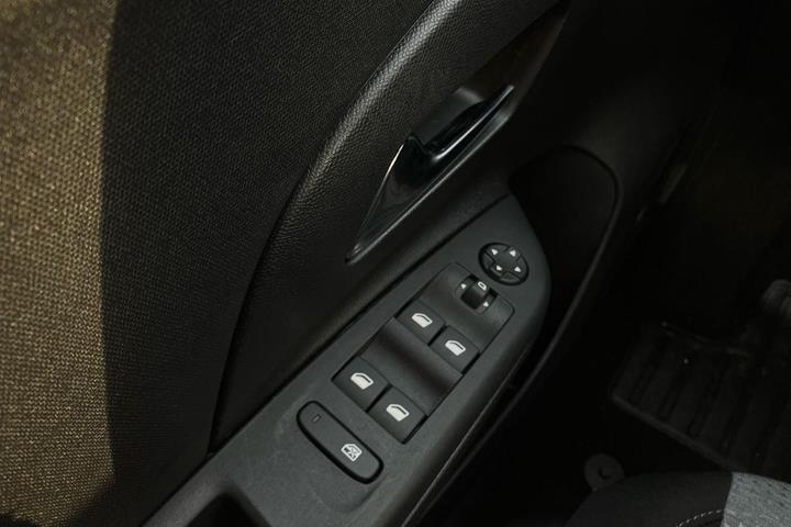 Blå Opel Corsa-e fra 2024
