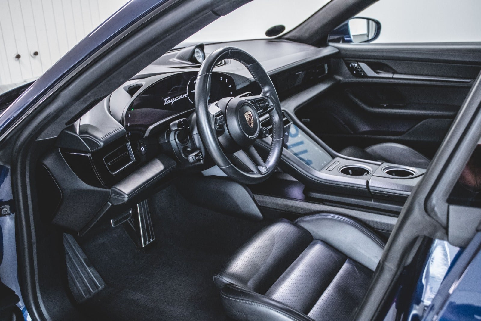 Hvid Porsche Taycan Turbo fra 2020