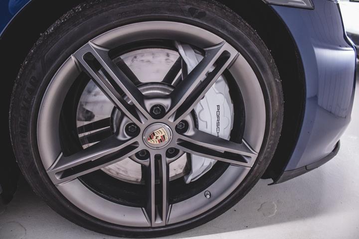Hvid Porsche Taycan Turbo fra 2020