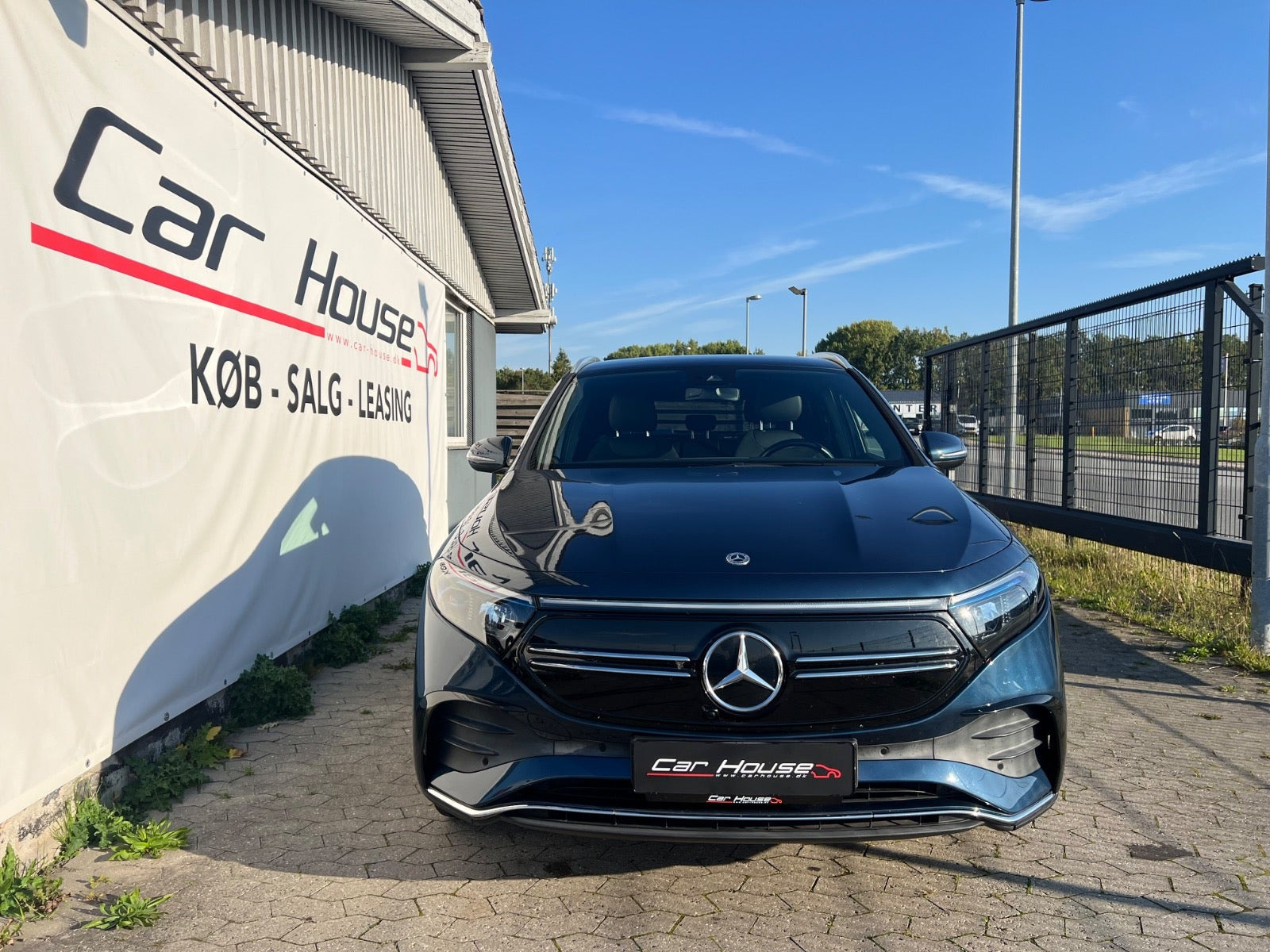 Blå Mercedes EQA250 fra 2022