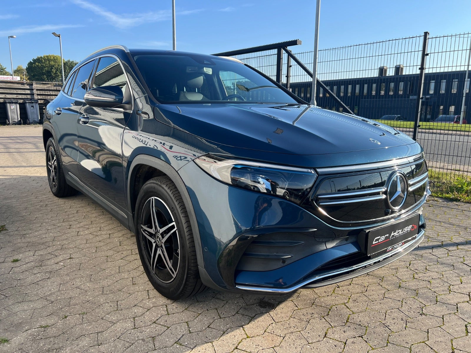 Blå Mercedes EQA250 fra 2022