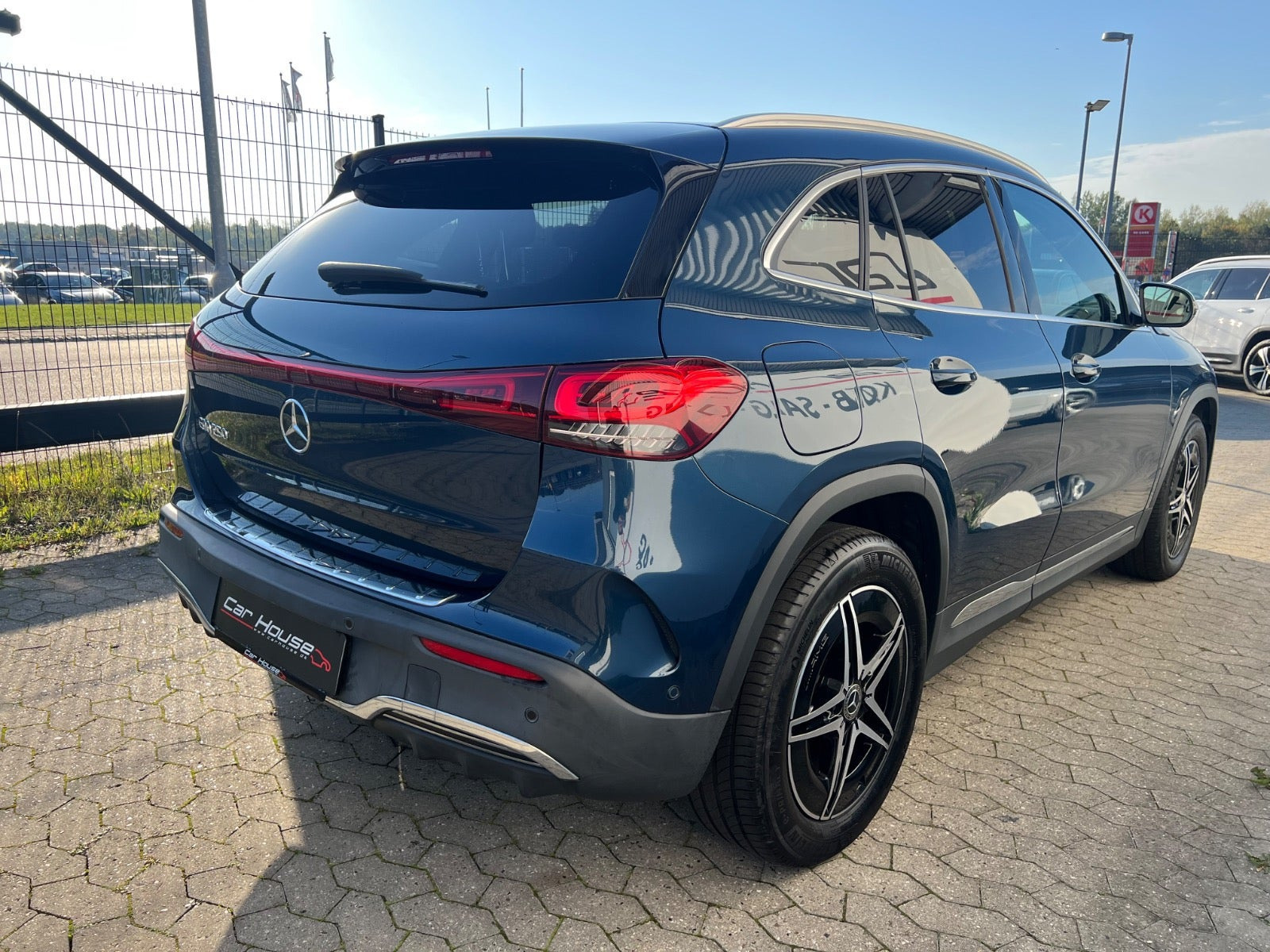 Blå Mercedes EQA250 fra 2022