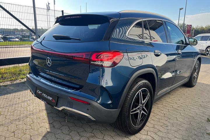 Blå Mercedes EQA250 fra 2022