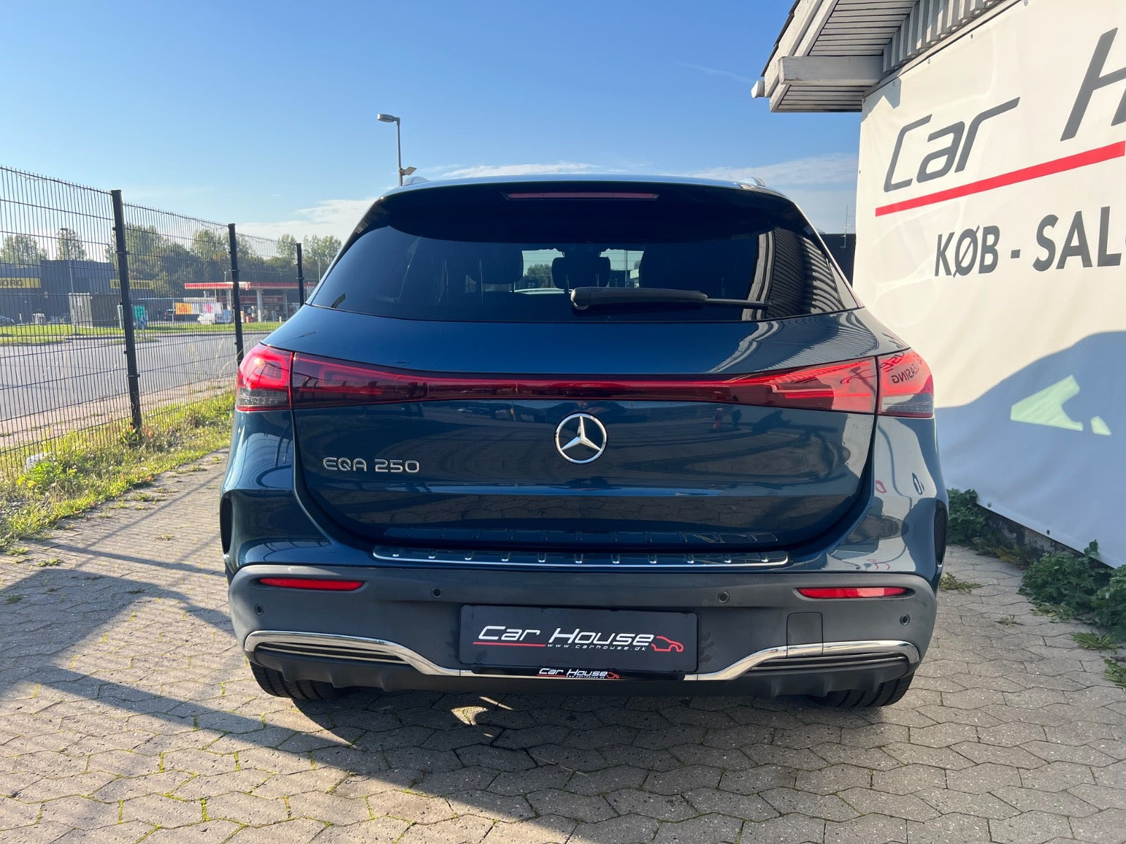 Blå Mercedes EQA250 fra 2022