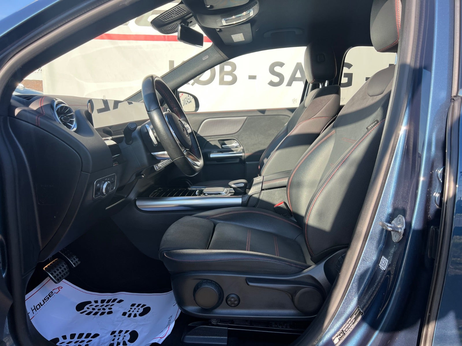 Blå Mercedes EQA250 fra 2022