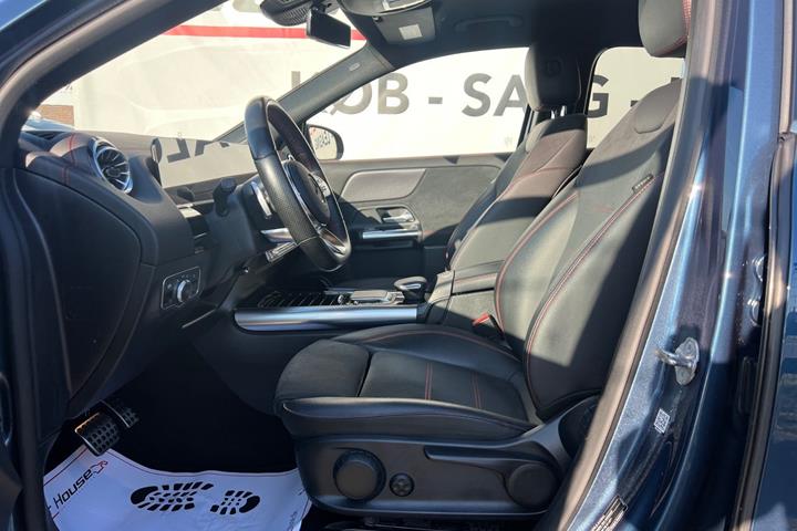 Blå Mercedes EQA250 fra 2022