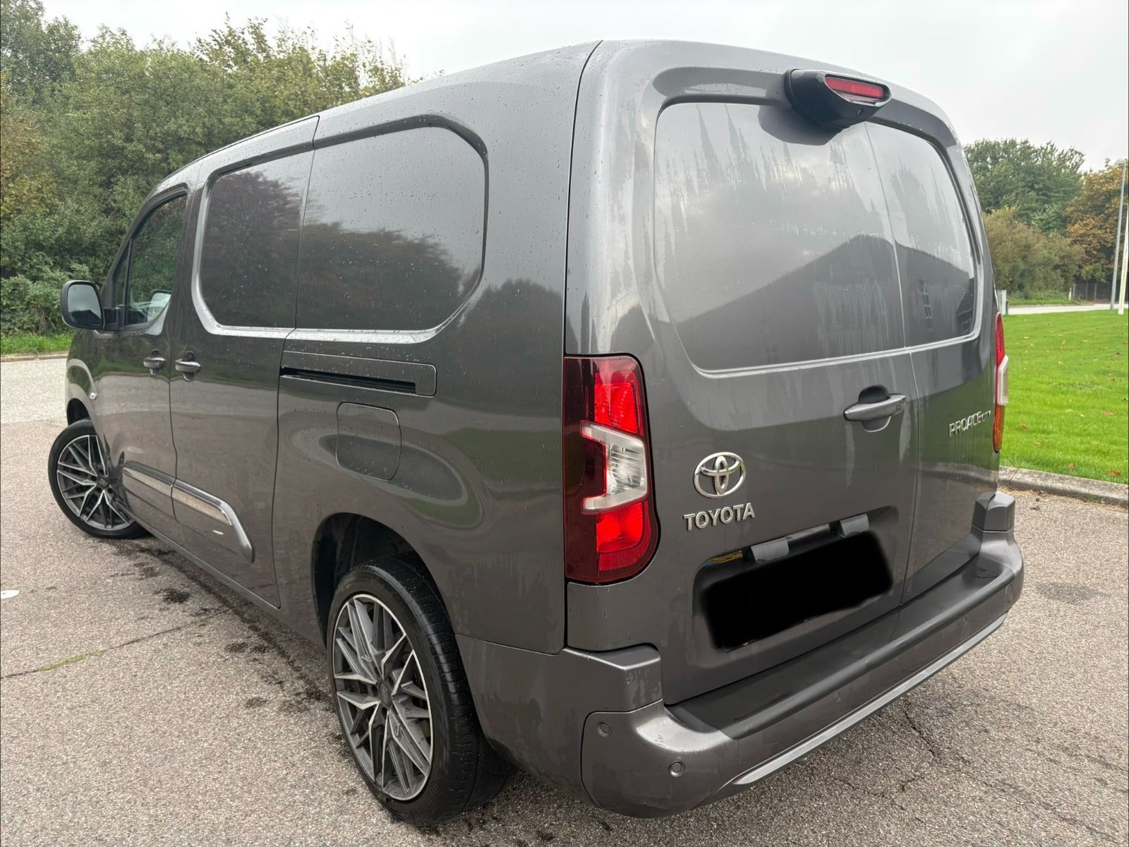 Sort Toyota ProAce City fra 2021