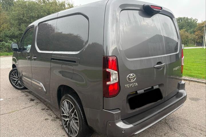 Sort Toyota ProAce City fra 2021