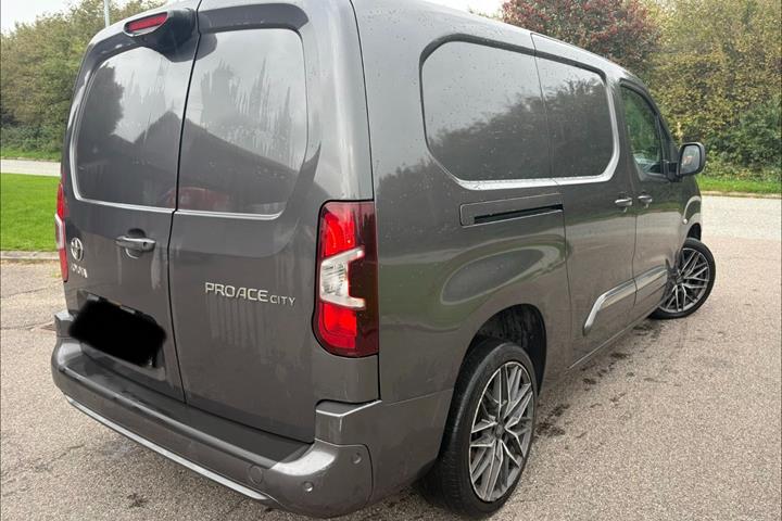 Sort Toyota ProAce City fra 2021
