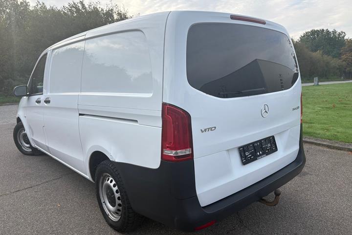 Hvid Mercedes Vito 114 fra 2016