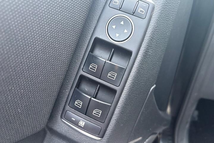 Sort Mercedes GLK220 fra 2011
