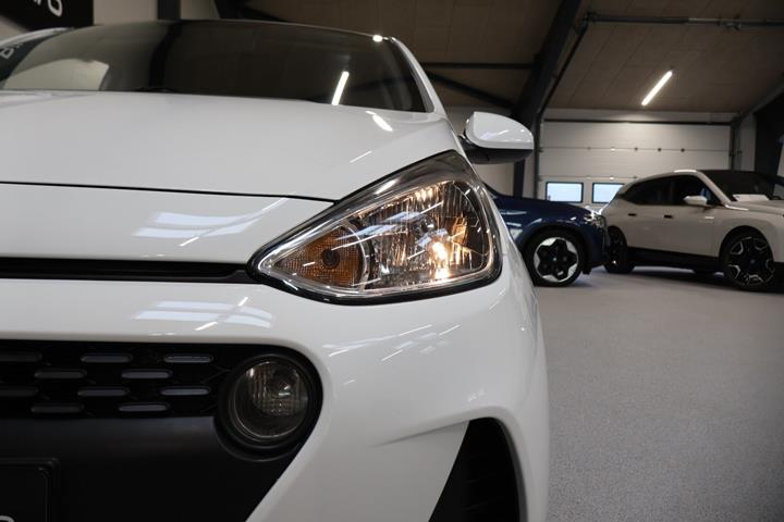 Hvid Hyundai i10 fra 2016