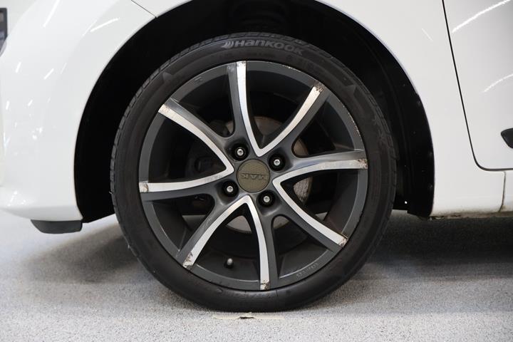 Hvid Hyundai i10 fra 2016