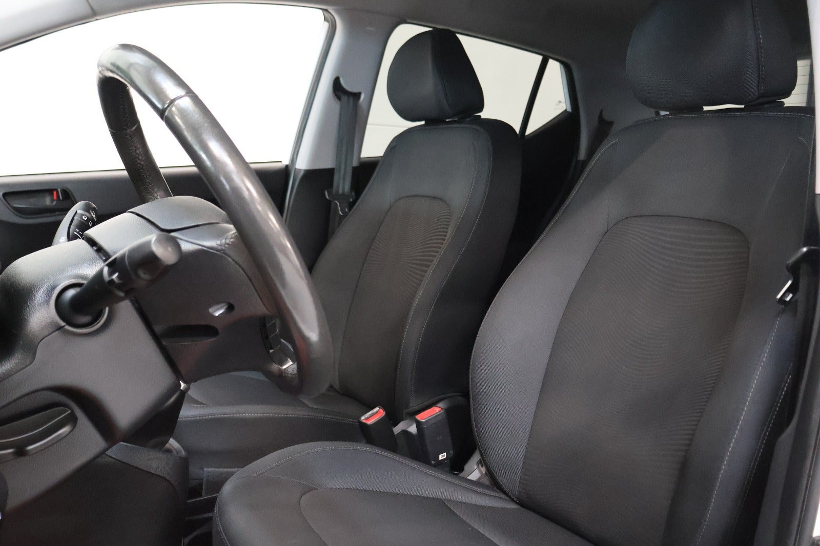Hvid Hyundai i10 fra 2016