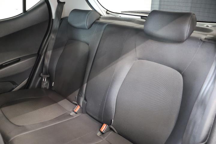 Hvid Hyundai i10 fra 2016