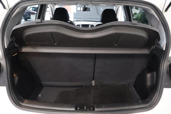 Hvid Hyundai i10 fra 2016
