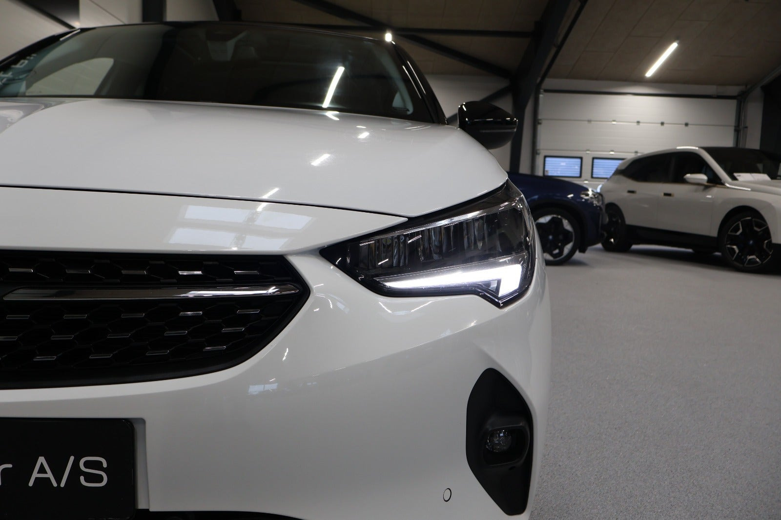 Hvid Opel Corsa fra 2021