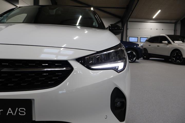 Hvid Opel Corsa fra 2021