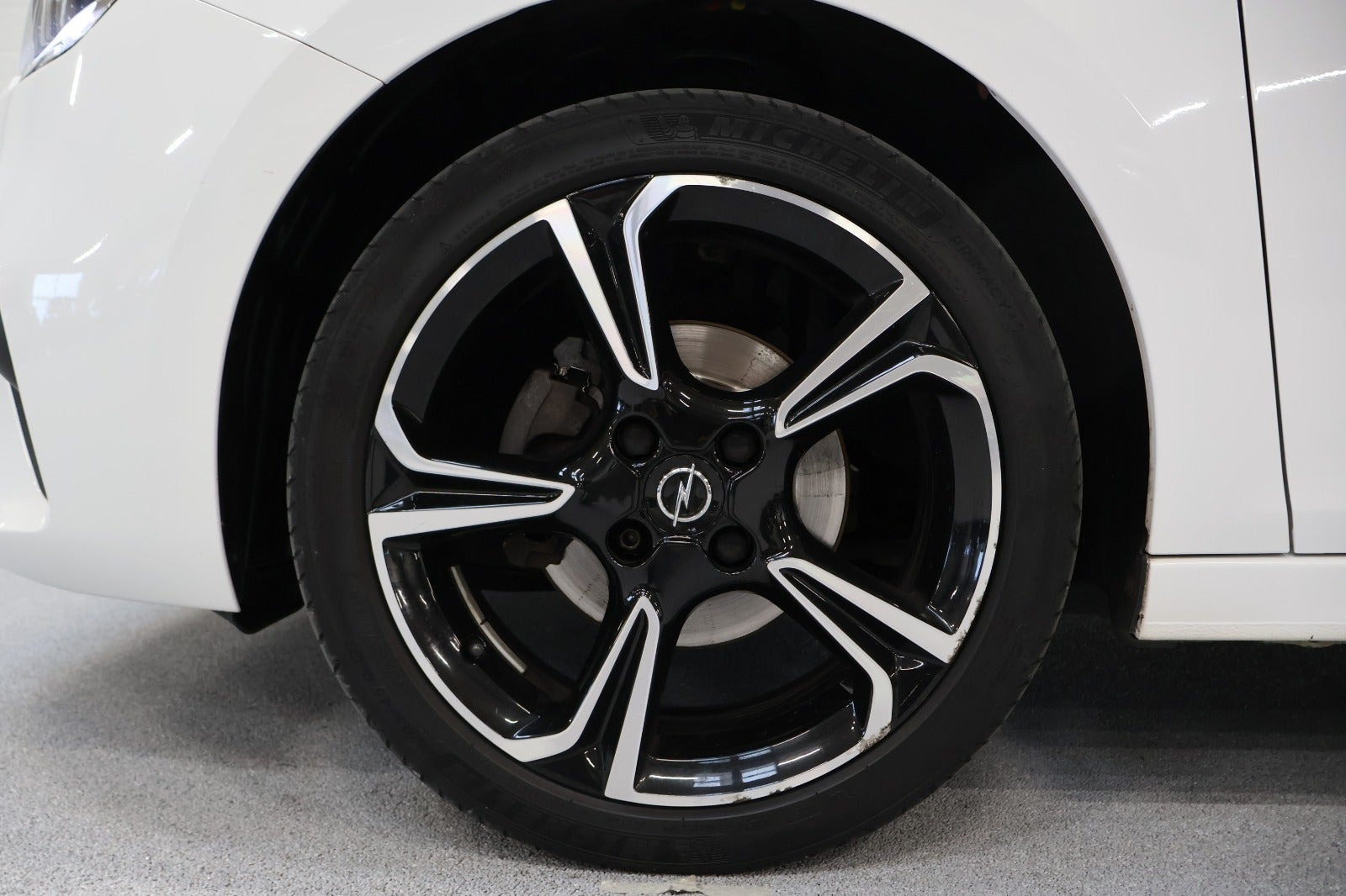 Hvid Opel Corsa fra 2021