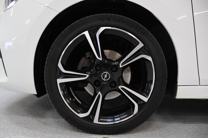Hvid Opel Corsa fra 2021