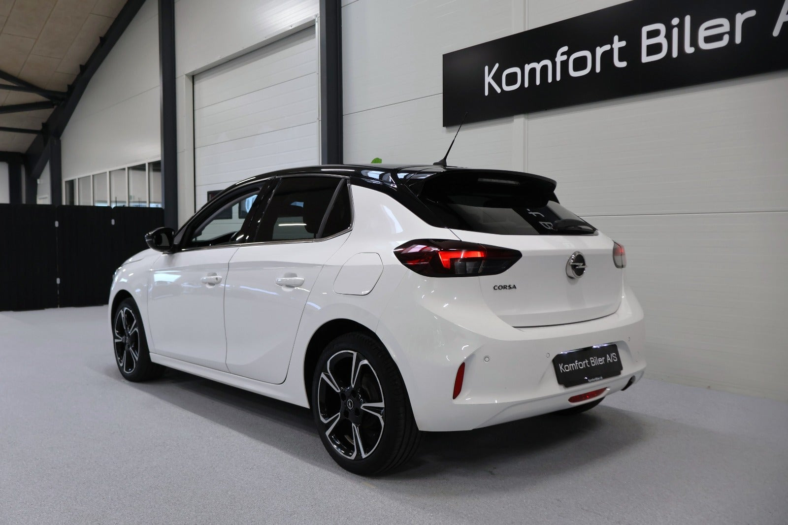 Hvid Opel Corsa fra 2021