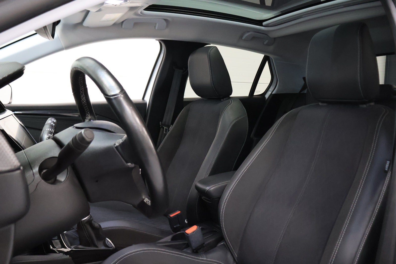 Hvid Opel Corsa fra 2021