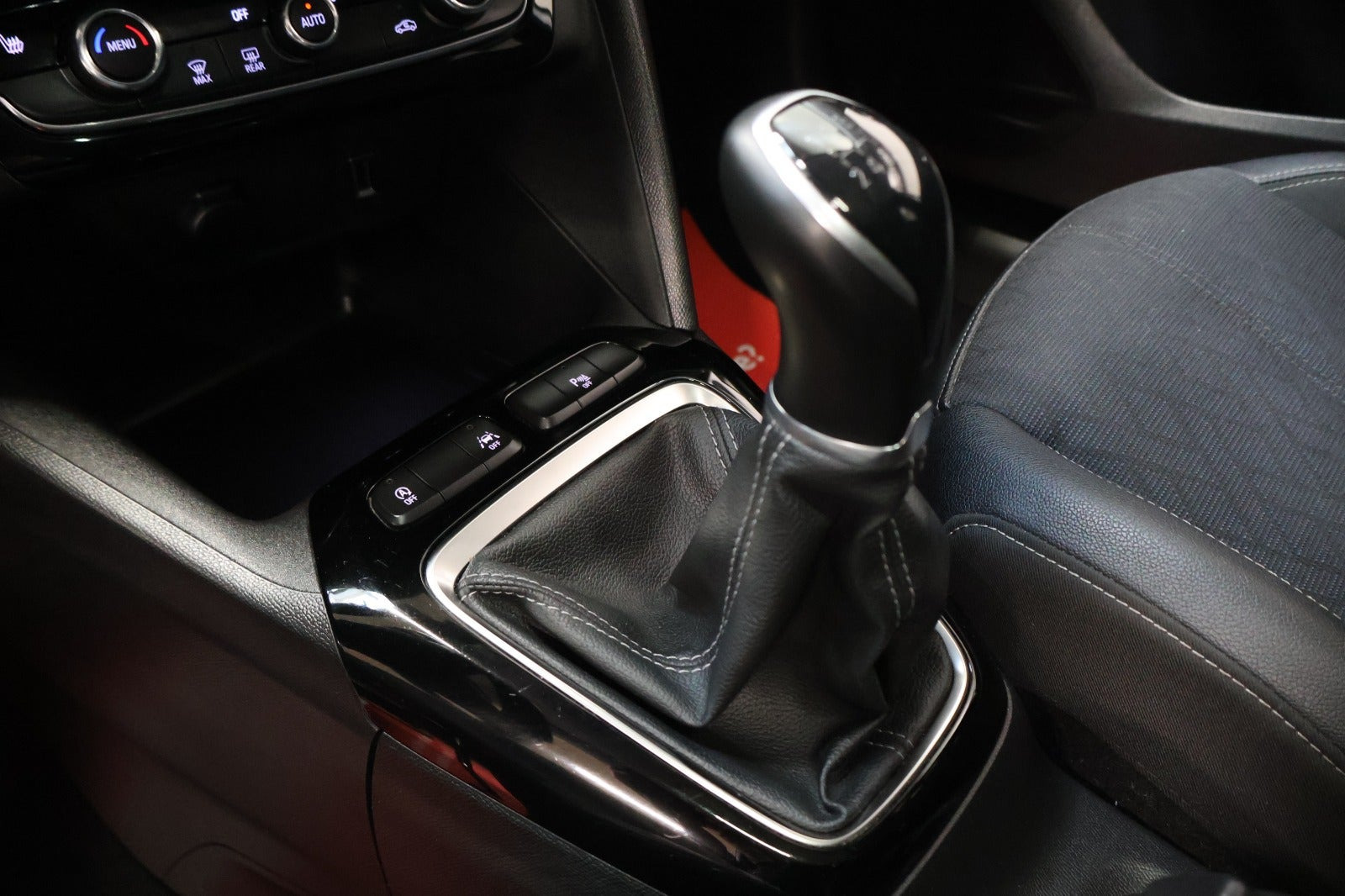 Hvid Opel Corsa fra 2021