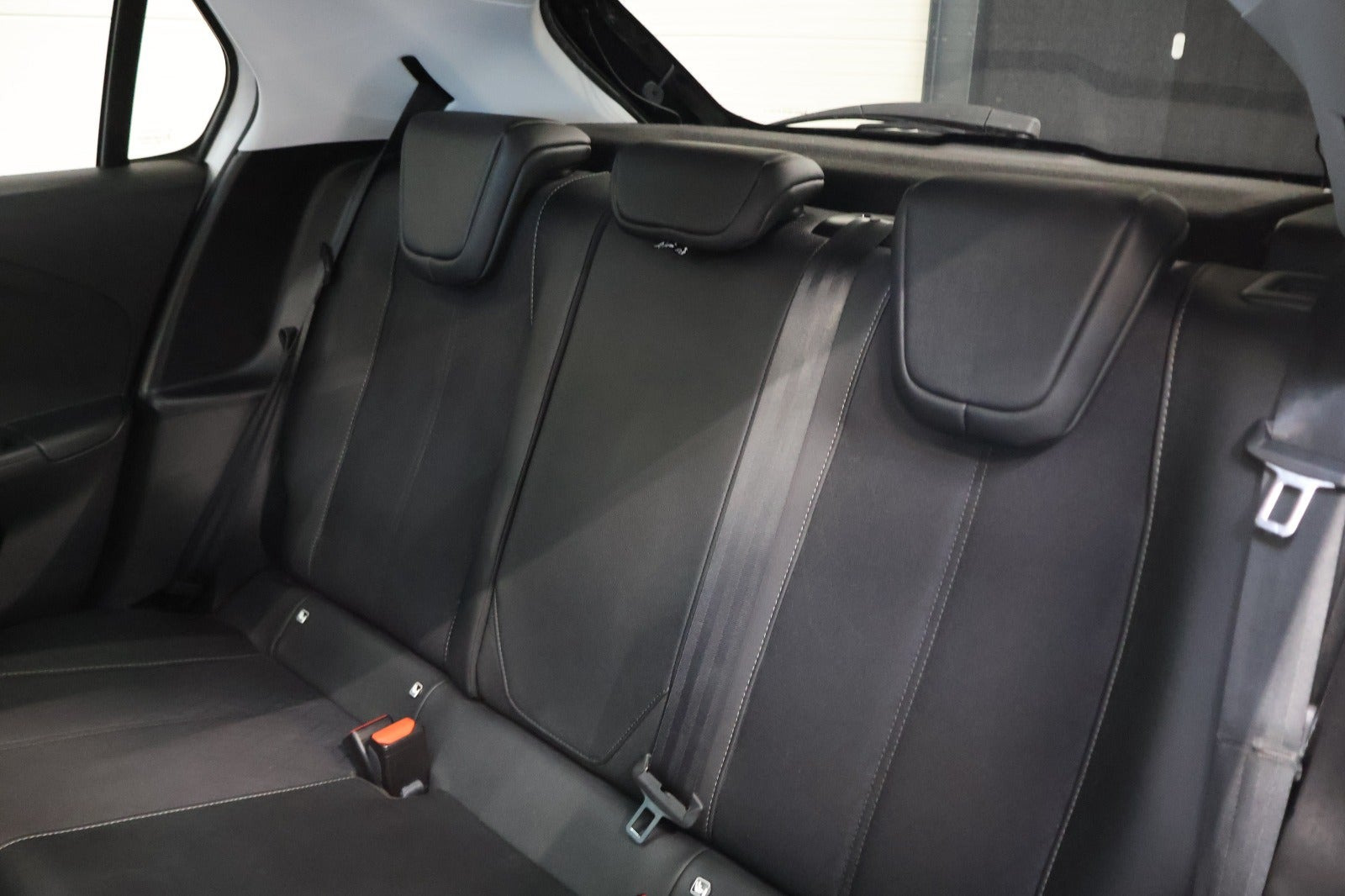 Hvid Opel Corsa fra 2021