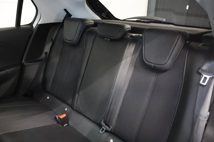 Hvid Opel Corsa fra 2021