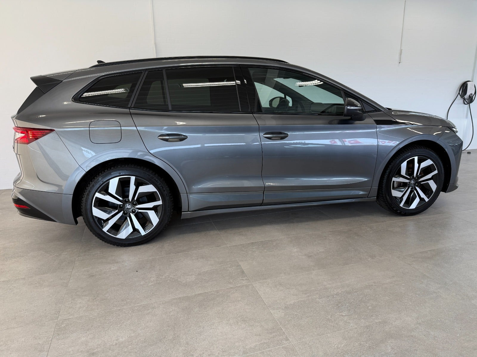 Grå Skoda Enyaq fra 2026