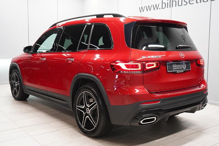 Rød Mercedes GLB220 d fra 2021