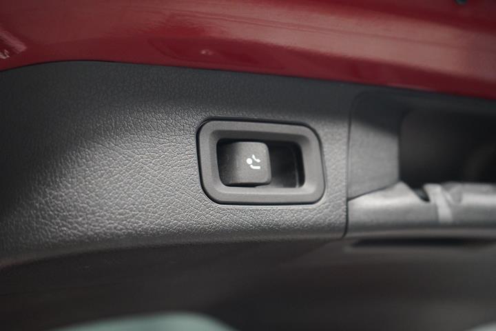 Rød Mercedes GLB220 d fra 2021