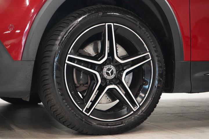 Rød Mercedes GLB220 d fra 2021