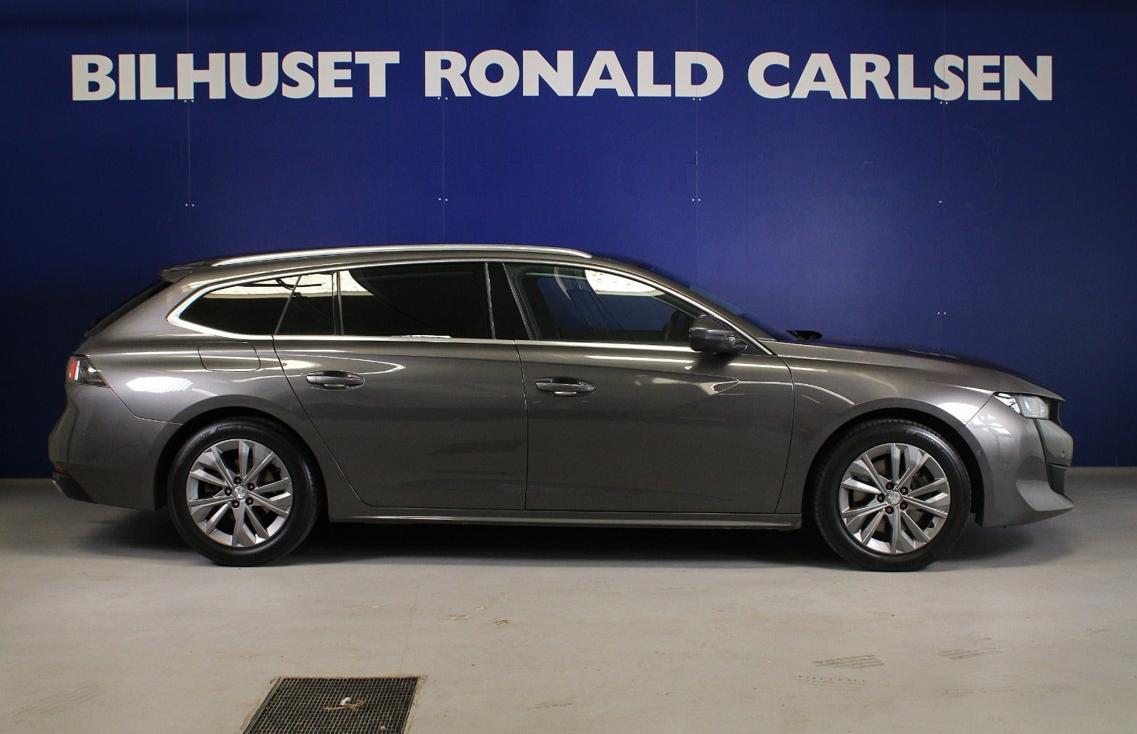 Grå Peugeot 508 fra 2019