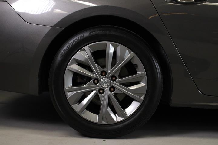 Grå Peugeot 508 fra 2019