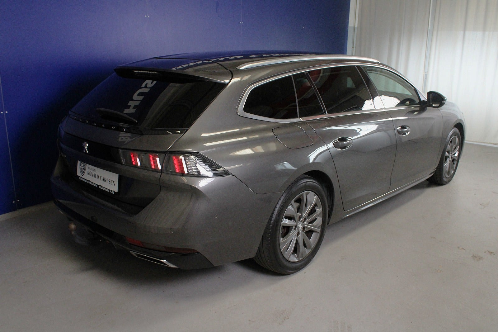 Grå Peugeot 508 fra 2019