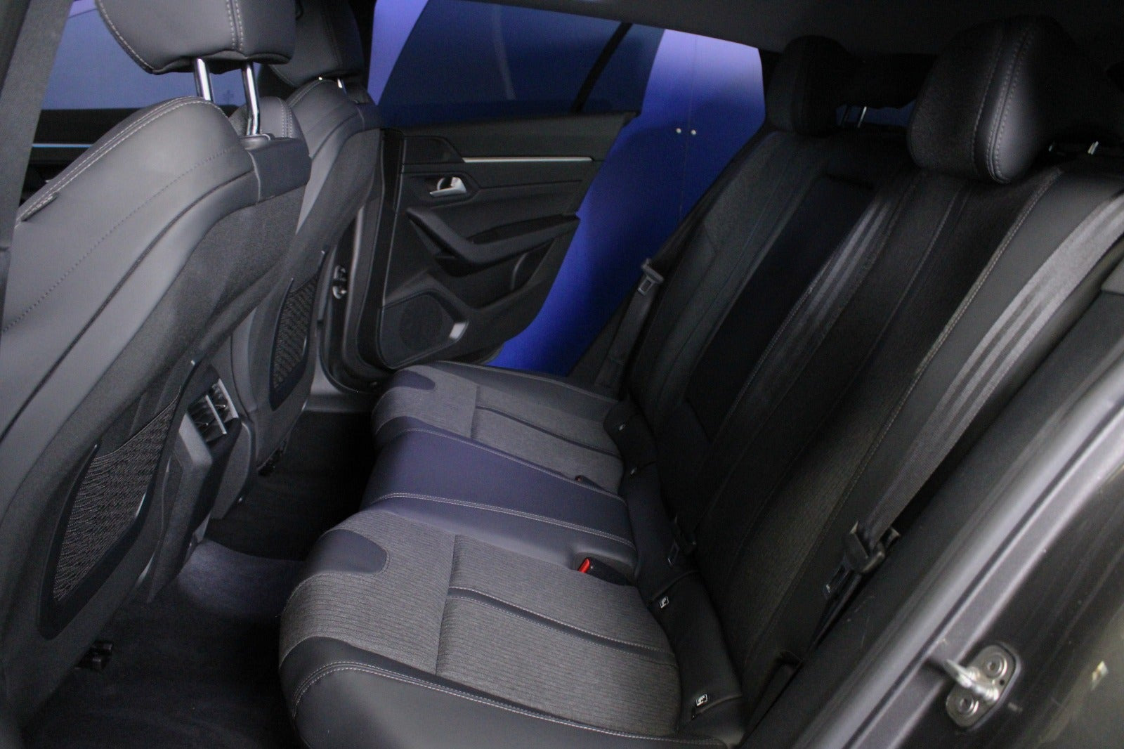 Grå Peugeot 508 fra 2019