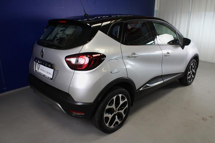 Sølv Renault Captur fra 2018