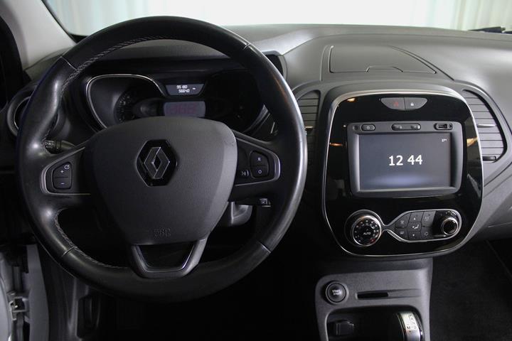 Sølv Renault Captur fra 2018