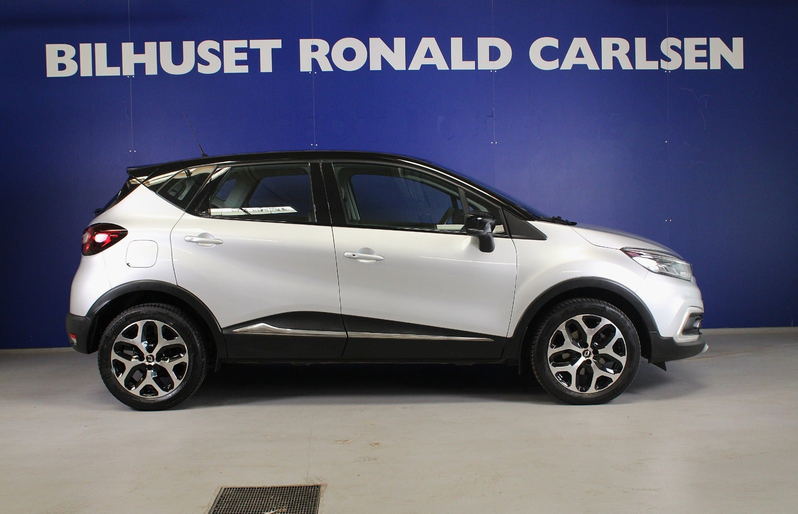 Sølv Renault Captur fra 2018