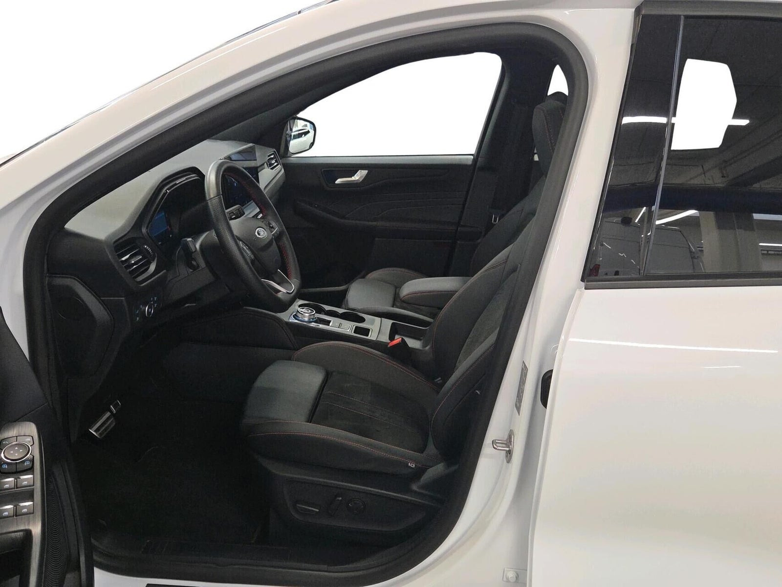 Hvid Ford Kuga fra 2024