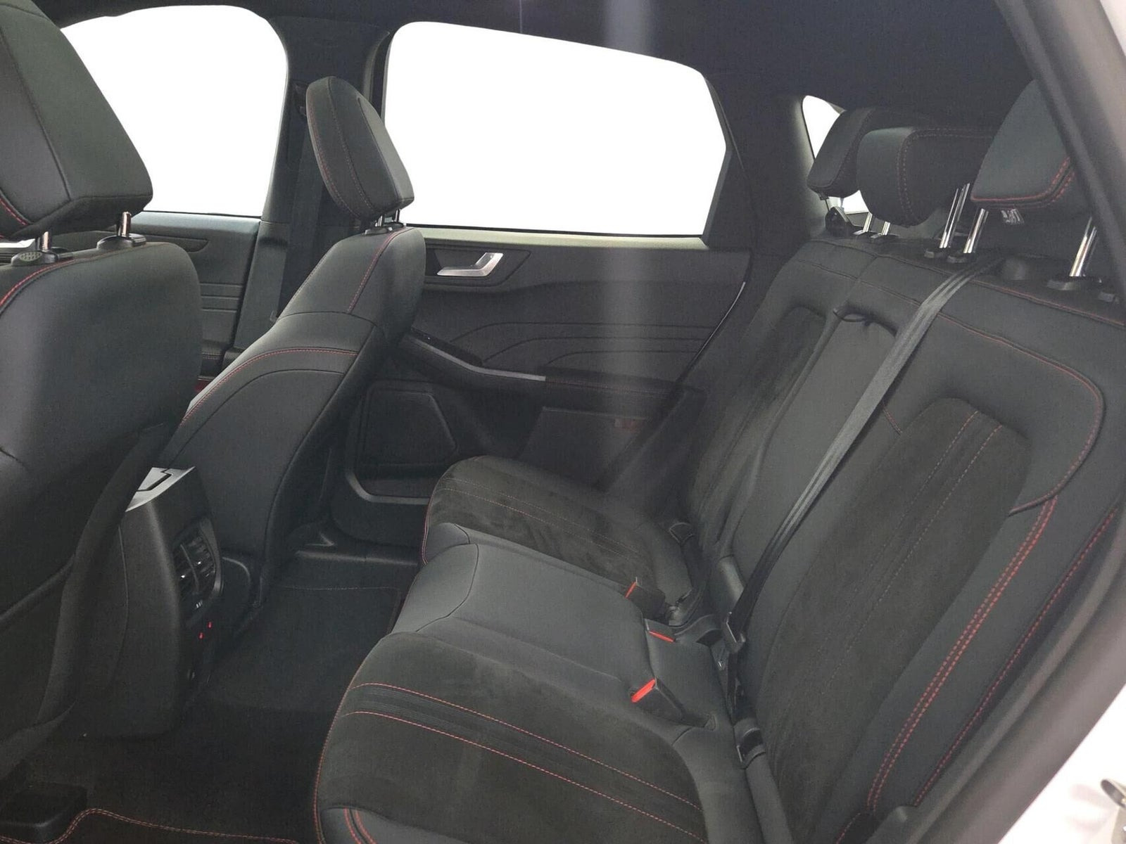 Hvid Ford Kuga fra 2024