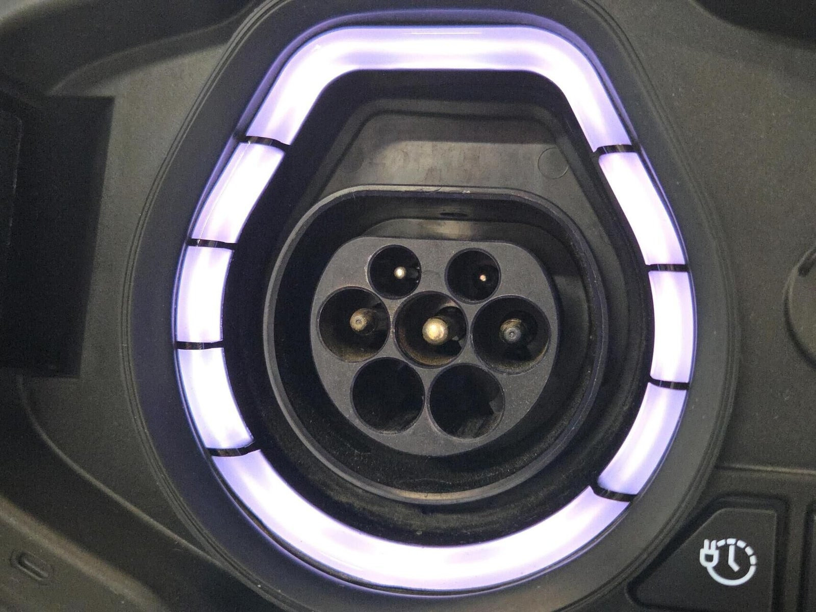 Hvid Ford Kuga fra 2024