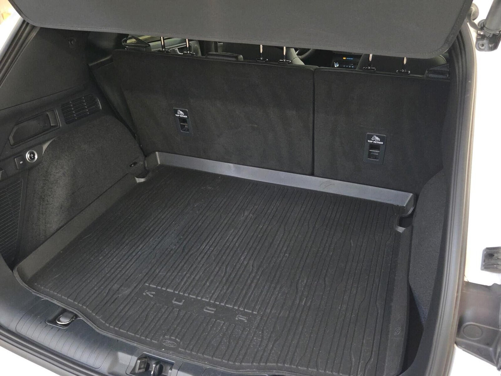 Hvid Ford Kuga fra 2024